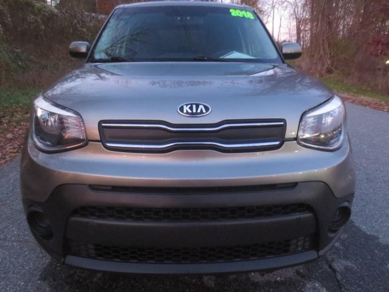2018 Gray /Gray Kia Soul (KNDJN2A29J7) with an 4cyl engine, Automatic transmission, located at 270 US Route 6, Mahopac, NY, 10541, (845) 621-0895, 41.349022, -73.755280 - Photo #2